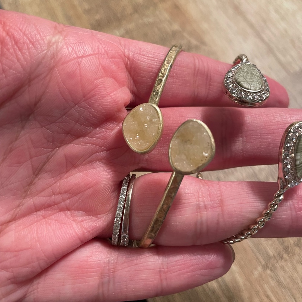 Adjustable bracelets - Picture 2 of 7